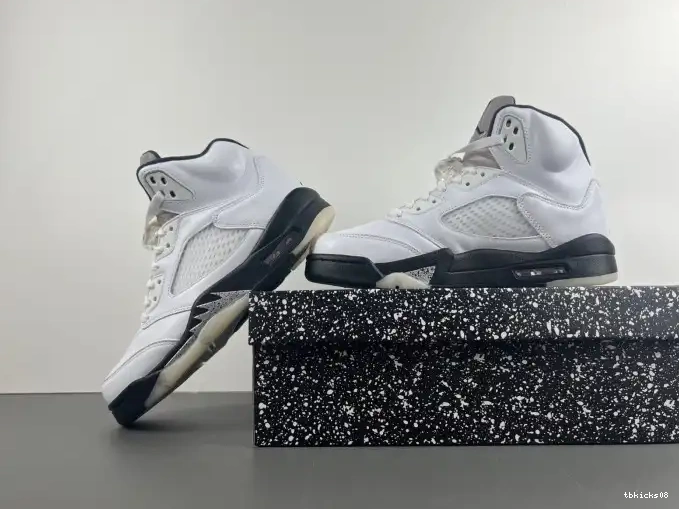 Rep TBkick JORDAN 'WHITE RETRO BLACK' DD0587-110 5 AIR 0420